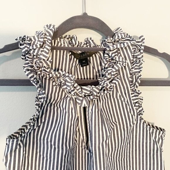 5/$25 J. Crew striped ruffle structured sleeveless top‎ blouse - Size 00 - Picture 2 of 7
